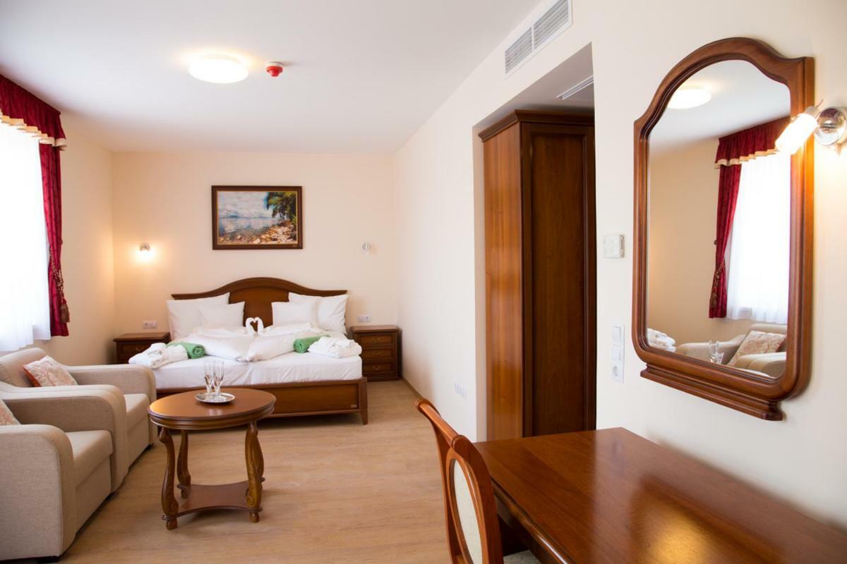 Luxury Hotel 希欧福克 外观 照片